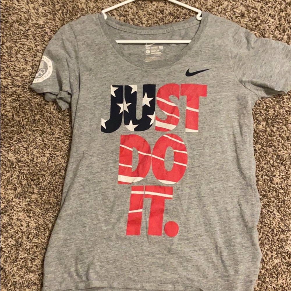 nike red,white, and blue t shirt large